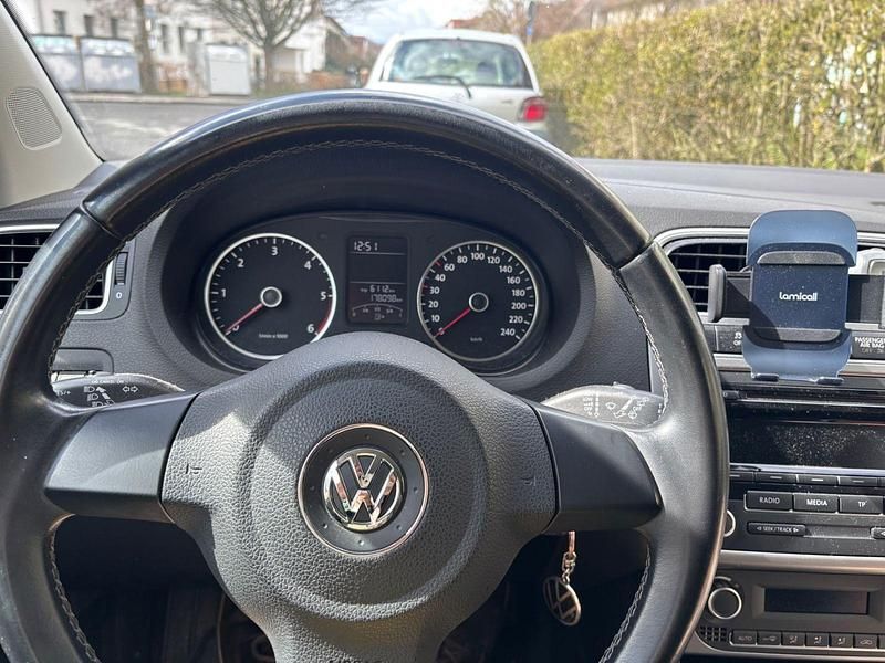 Gebraucht VW Polo Life 75 PS (55 kW) 2013 Blau Kleinwagen