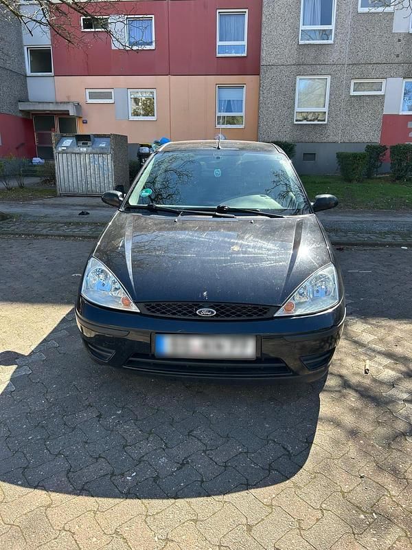 Second-hand Ford Focus 101 CP (74 kW) 2004 Negru Hatchback