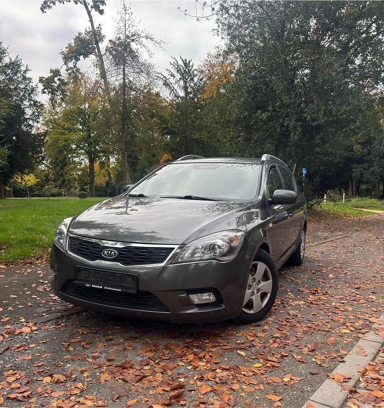 Grau Gebraucht 2011 Kia Ceed Kombi | 2.999 € (Superpreis) - Bild 1/4