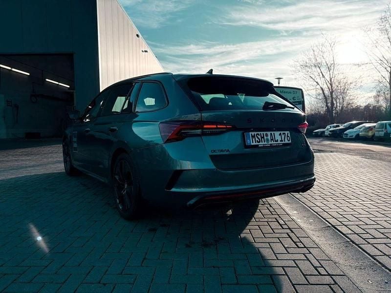 Gebraucht Skoda Octavia RS 265 PS (194 kW) 2024 Graphitegrau metallic Kombi