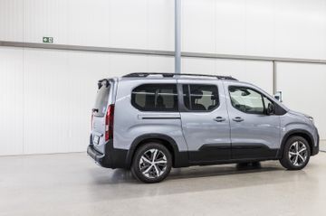 Neu Peugeot e-Rifter GT 100 kW (136 PS) 2025 Grau Van / Kleinbus