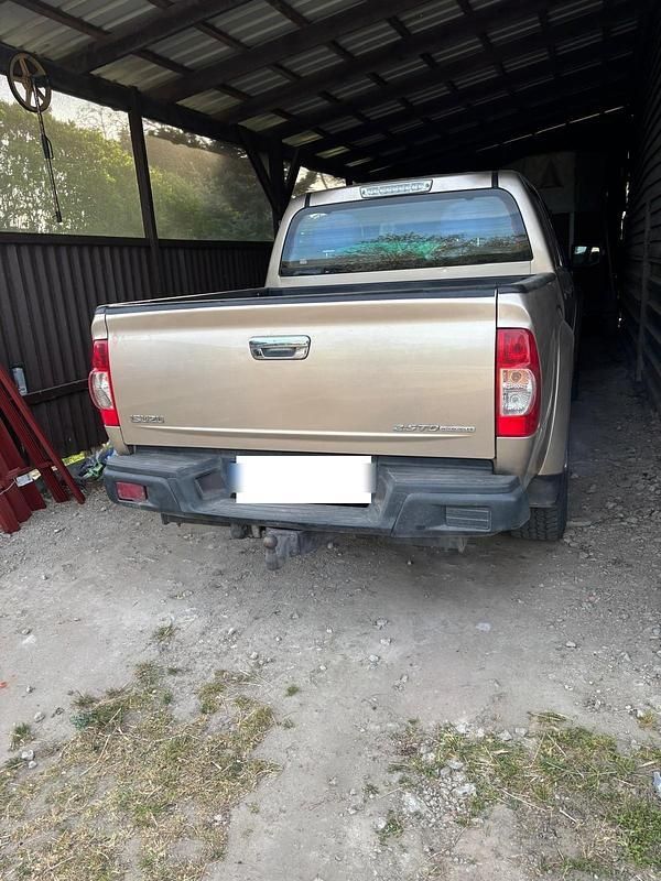 Gold Gebraucht 2011 Isuzu D-Max Abholung | 15.000 € (Teuer) - Bild 1/4