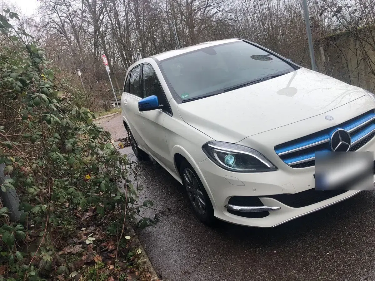 Gebraucht Mercedes B250e 131 kW (179 PS) 2016 Weiß Van / Kleinbus