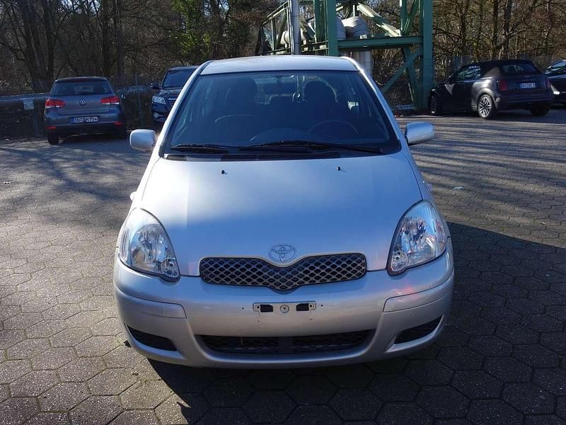 Gebraucht Toyota Yaris Sol 65 PS (47 kW) 2003 Silber Kleinwagen