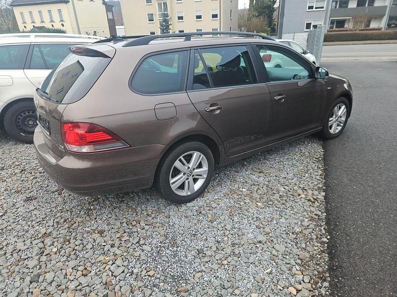 Gebraucht VW Golf VI Match 105 PS (77 kW) 2012 Braun Kleinwagen