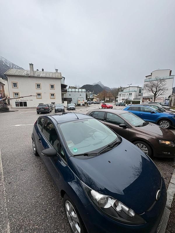 Gebraucht Ford Fiesta Ambiente 82 PS (60 kW) 2009 Blau Kleinwagen