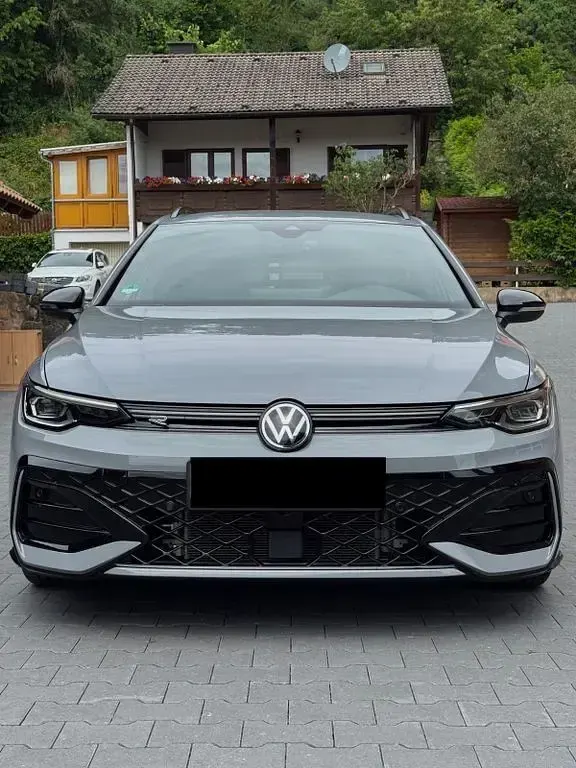 Gebraucht VW Golf VIII R-line 150 PS (110 kW) 2025 Grau Kombi