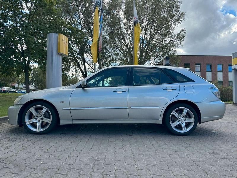 Silber Gebraucht 2003 Lexus IS300 Kombi | 5.000 € - Bild 1/4
