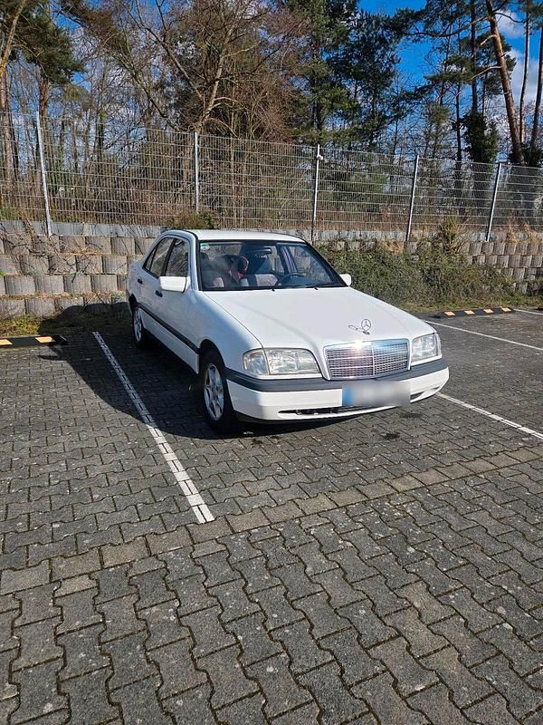 Gebraucht Mercedes C180 122 PS (89 kW) 1996 Weiß Limousine
