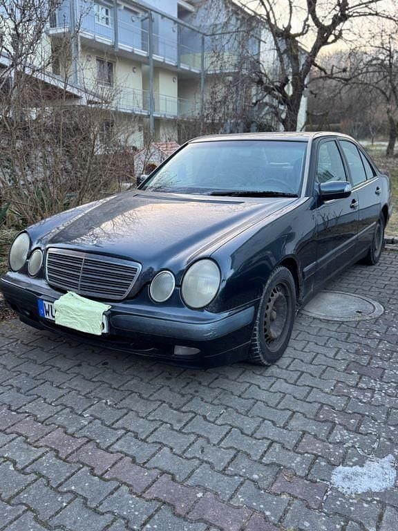 Gebraucht Mercedes E270 170 PS (125 kW) 2001 Schwarz Limousine