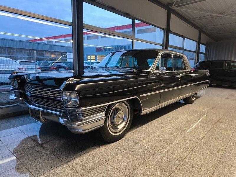 Schwarz Gebraucht 1962 Cadillac Fleetwood Limousine | 18.500 € - Bild 1/4