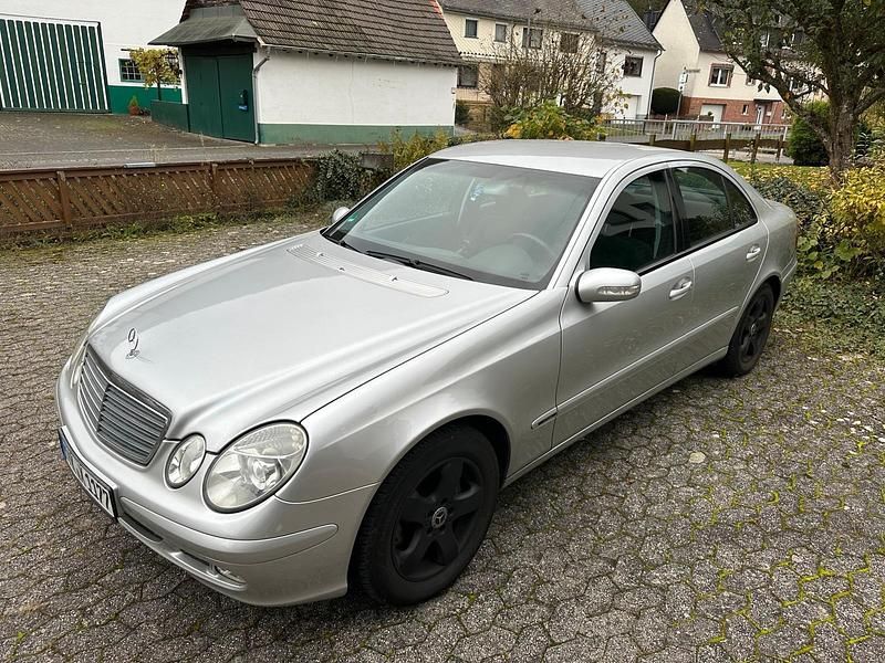 Gebraucht Mercedes E320 224 PS (164 kW) 2002 Grau Limousine