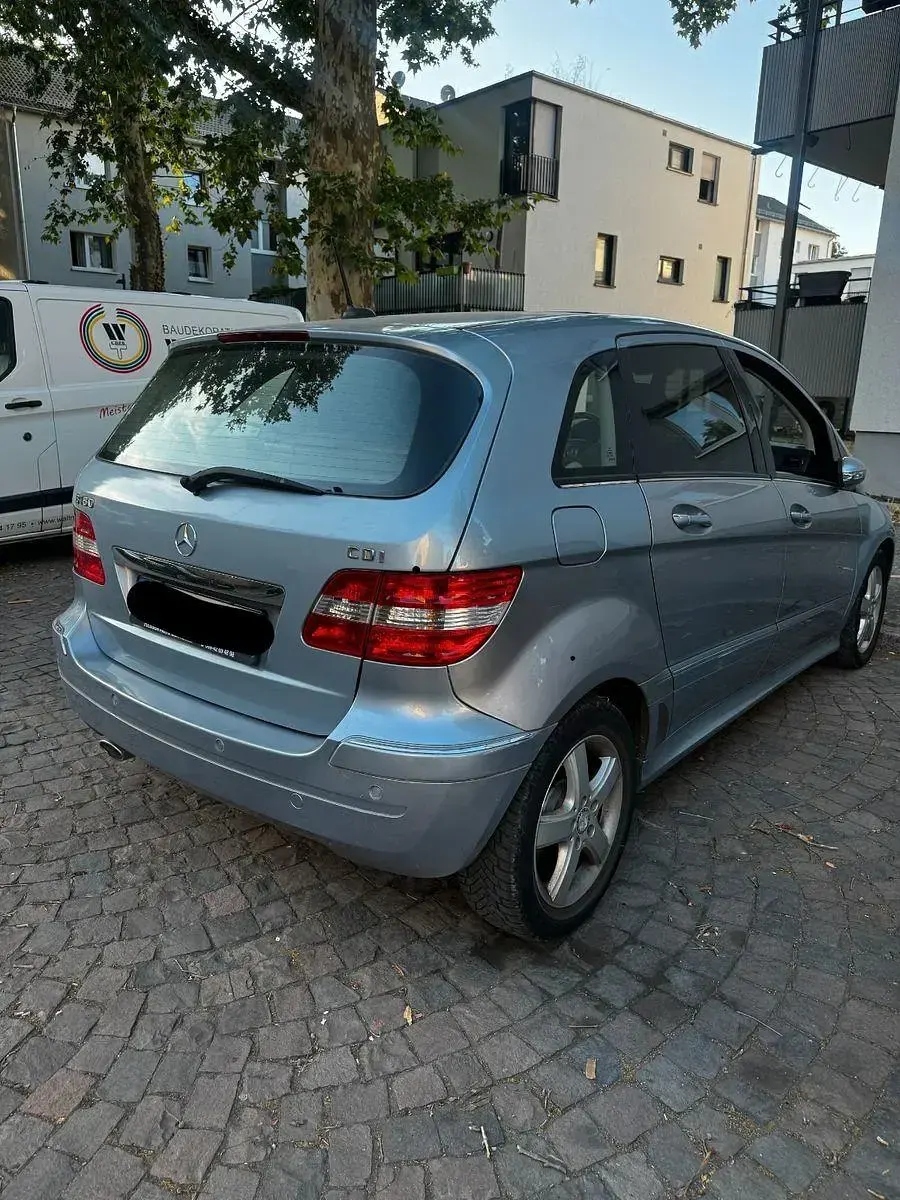Gebraucht Mercedes B180 109 PS (80 kW) 2005 Silber Van / Kleinbus