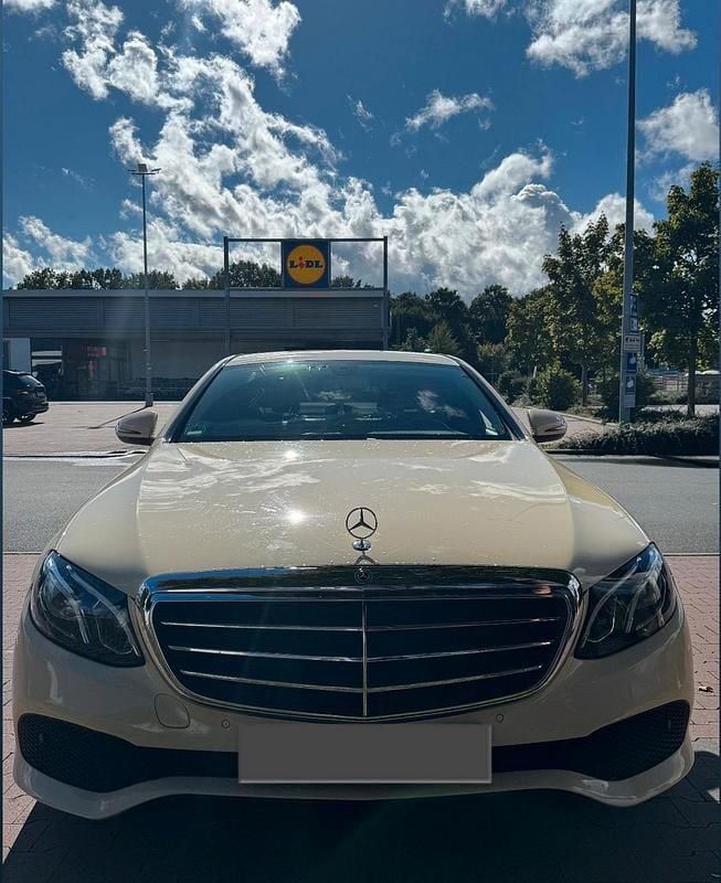 Gelb Gebraucht 2020 Mercedes E200 Limousine | 15.000 € (Superpreis) - Bild 1/4