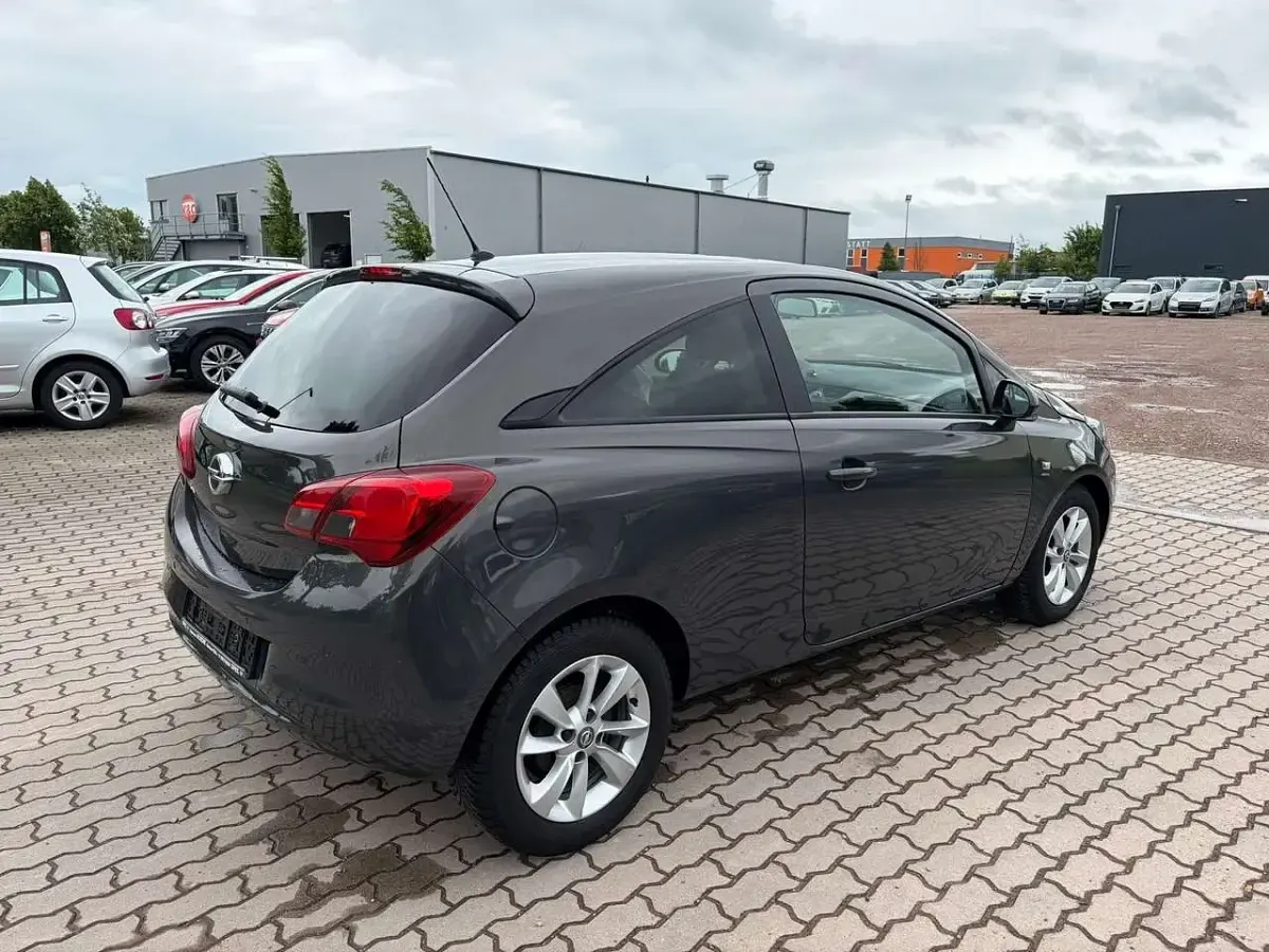 Gebraucht Opel Corsa drive 69 PS (50 kW) 2016 Plat.anthr./rogrey/0j:silbergr Kleinwagen