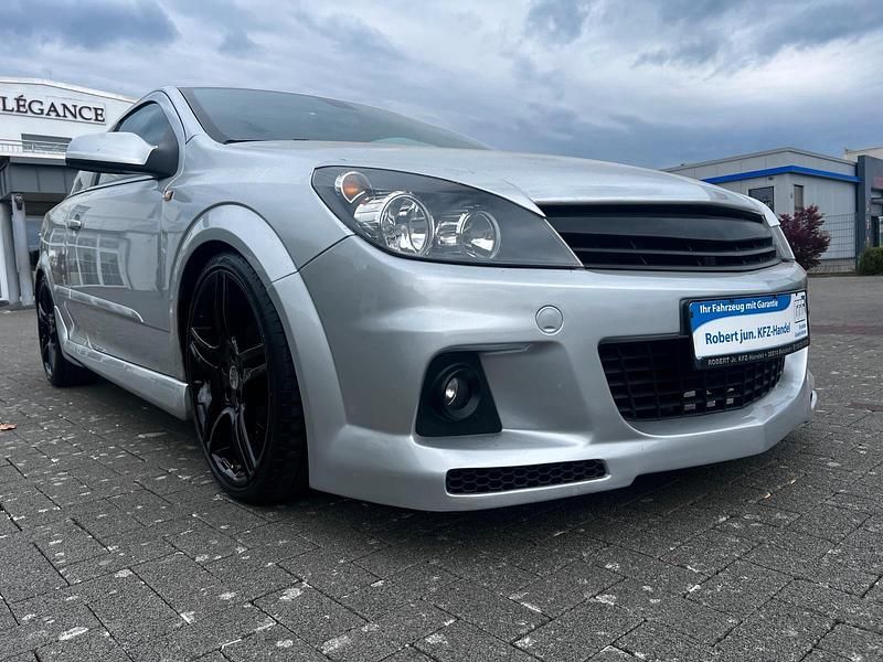 Silber Gebraucht 2005 Opel Astra GTC Cosmo Coupé | 5.500 € (Teuer) - Bild 1/4
