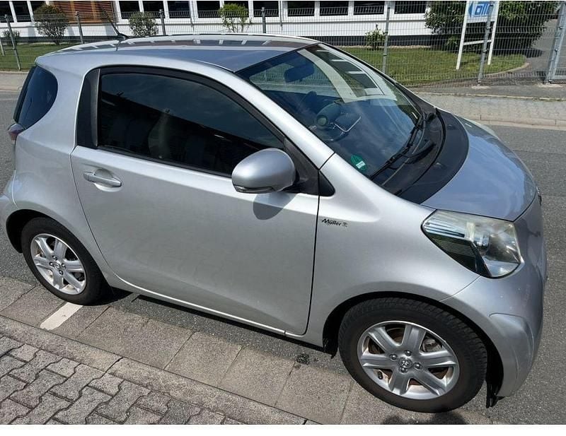 Gebraucht Toyota iQ 68 PS (50 kW) 2009 Silber Kleinwagen
