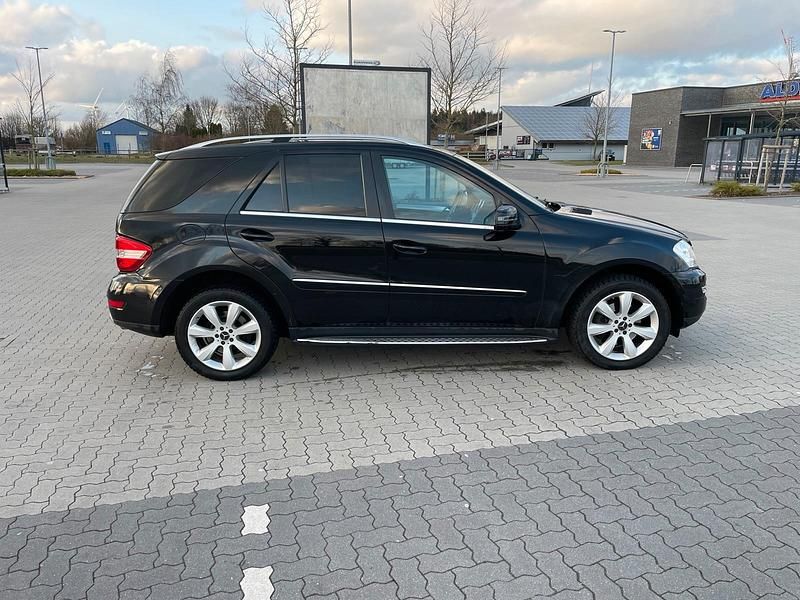 Gebraucht Mercedes ML350 231 PS (169 kW) 2011 Schwarz SUV