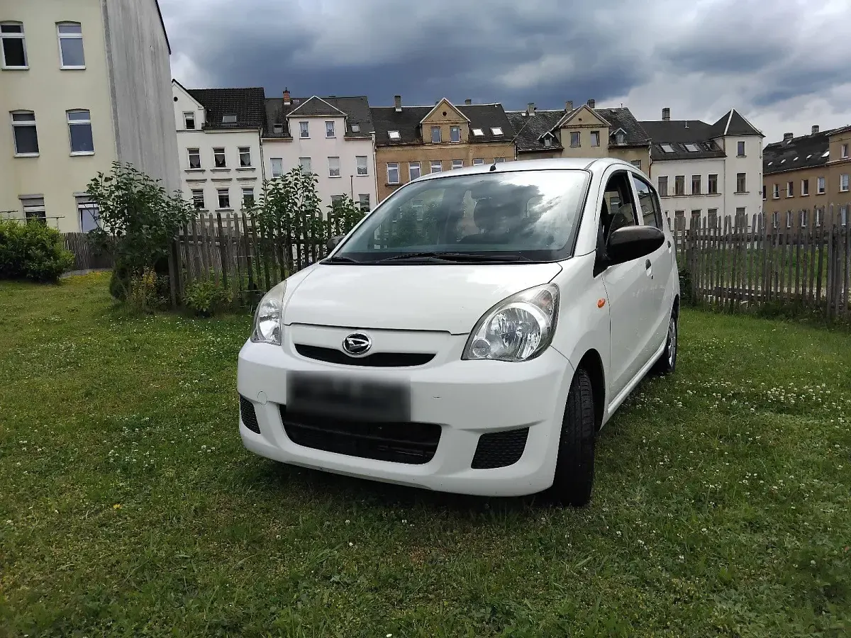 Gebraucht Daihatsu Cuore 69 PS (50 kW) 2011 Weiß Kleinwagen