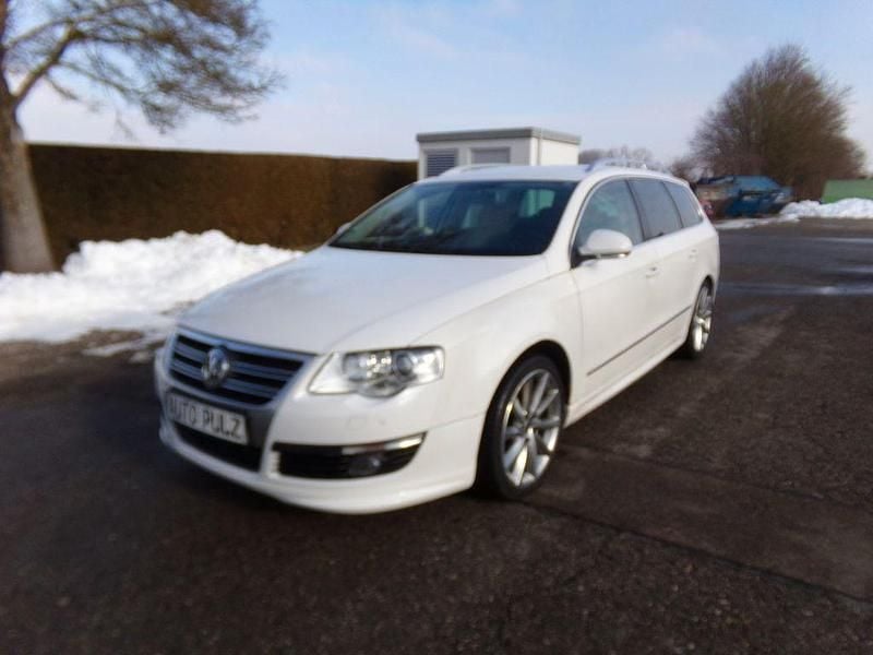 Weiß Gebraucht 2010 VW Passat R-line Edition Kombi | 3.999 € (Fairer Preis) - Bild 1/4