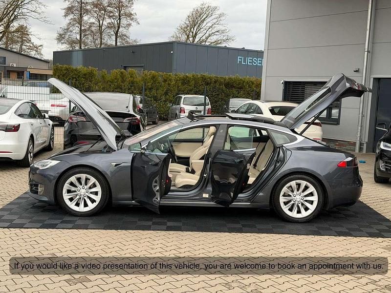 Gebraucht Tesla Model S 386 kW (525 PS) 2018 Midnight silver metallic Kleinwagen