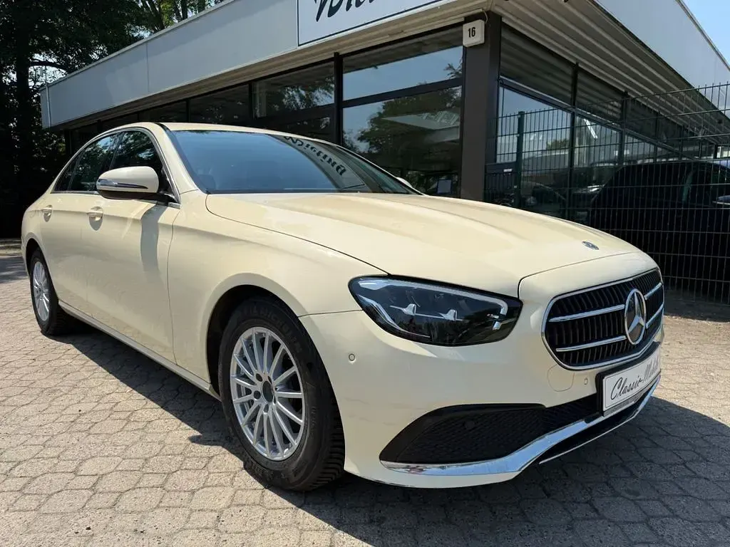 Gebraucht Mercedes E200 160 PS (117 kW) 2023 Beige Limousine