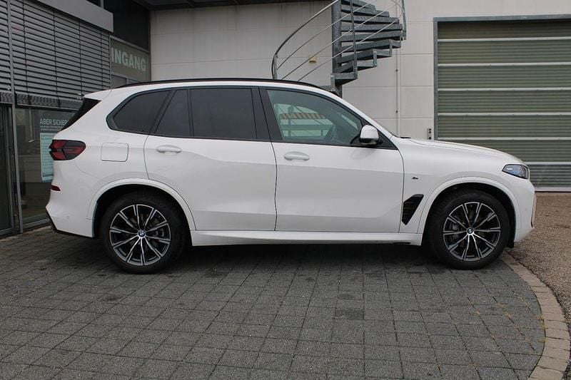 Gebraucht BMW X5 M Sport 286 PS (210 kW) 2025 Alpinweiß SUV