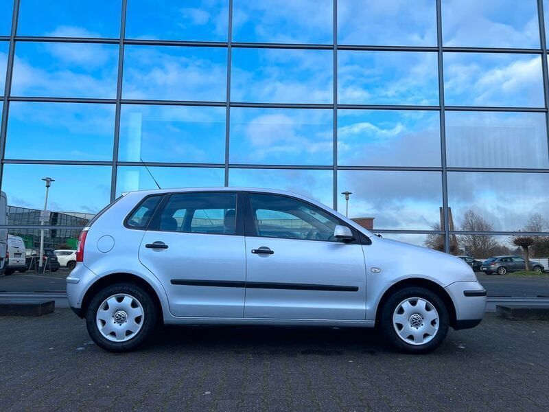 Gebraucht VW Polo Basis 54 PS (39 kW) 2004 Silber Limousine