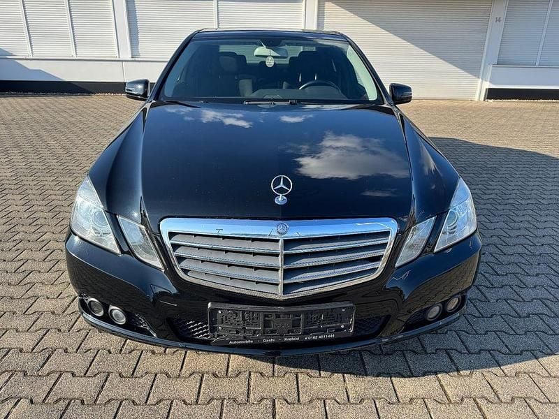 Gebraucht Mercedes E220 170 PS (125 kW) 2010 Schwarz Limousine