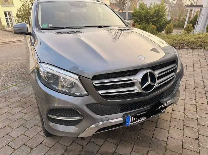 Gebraucht Mercedes GLE250 Exclusive 204 PS (150 kW) 2017 Grau SUV