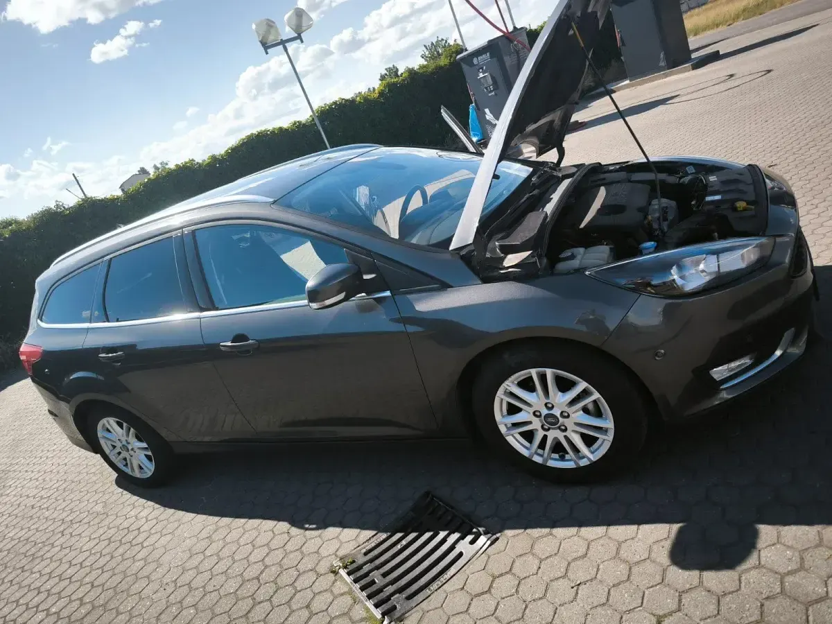 Gebraucht Ford Focus Titanium 120 PS (88 kW) 2015 Andere farben Kombi