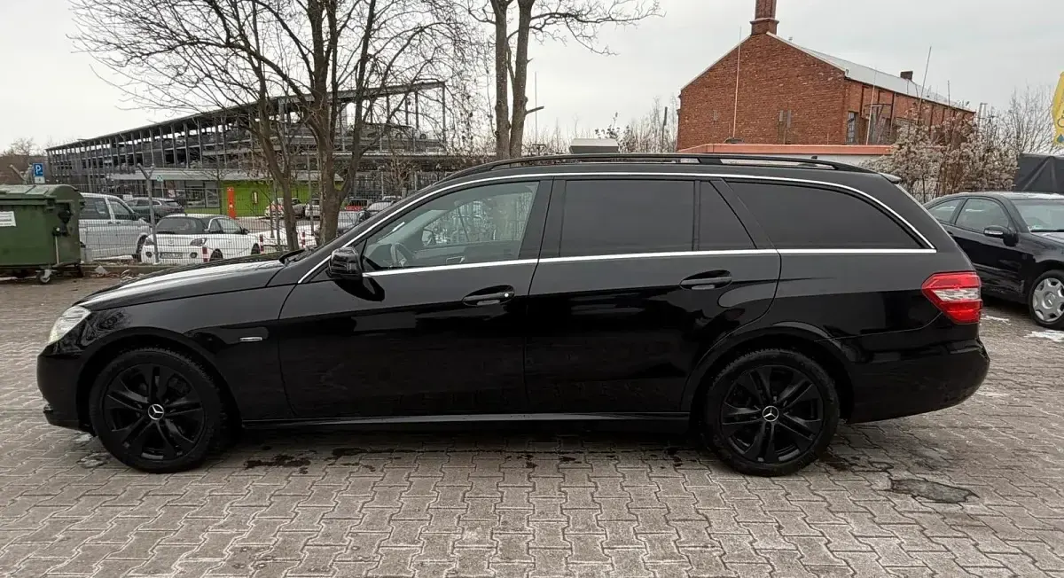 Gebraucht Mercedes E250 204 PS (150 kW) 2012 Schwarz Kombi