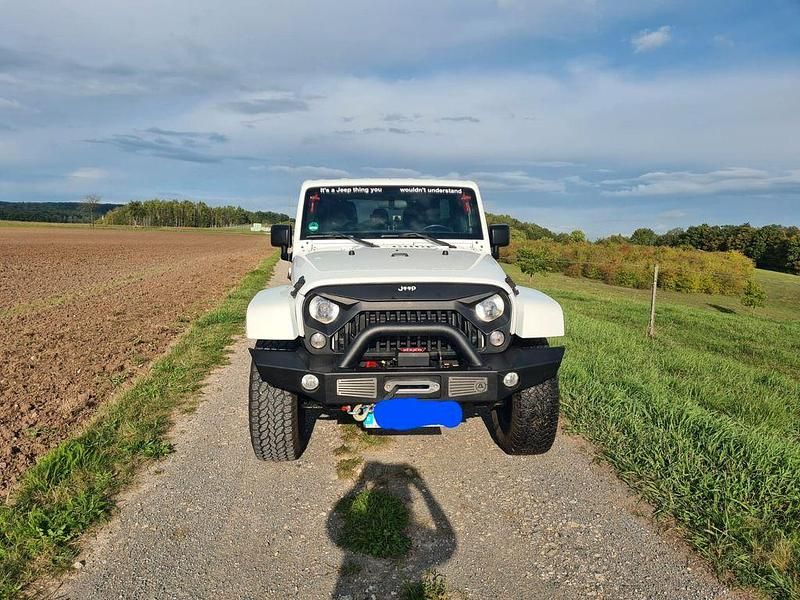 Weiß Gebraucht 2011 Jeep Wrangler Sahara SUV | 22.500 € (Guter Preis) - Bild 1/4