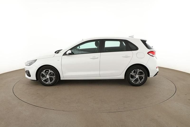Gebraucht Hyundai i30 Select 120 PS (88 kW) 2022 Weiß Limousine