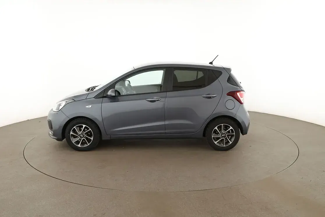 Gebraucht Hyundai i10 Trend 67 PS (49 kW) 2019 Grau Kleinwagen
