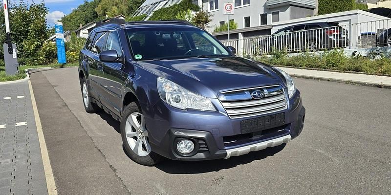 Grün Gebraucht 2012 Subaru Outback SUV | 11.200 € (Teuer) - Bild 1/4