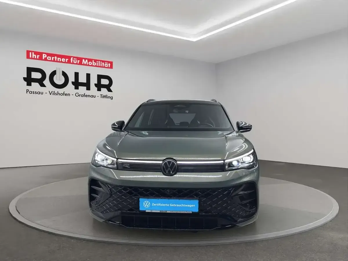 Gebraucht VW Tiguan R-line 265 PS (194 kW) 2025 Cipressinogrün metallic SUV