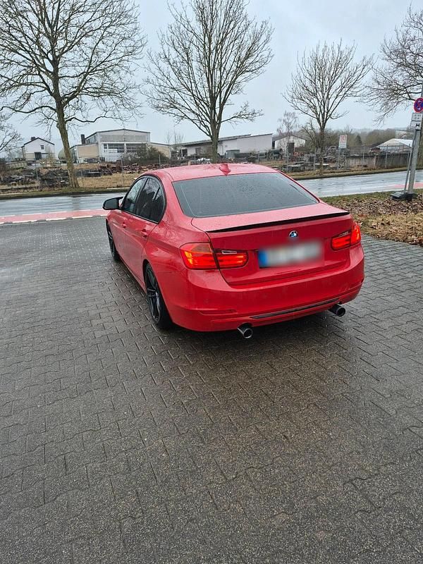 Gebraucht BMW 335 306 PS (225 kW) 2012 Rot Limousine