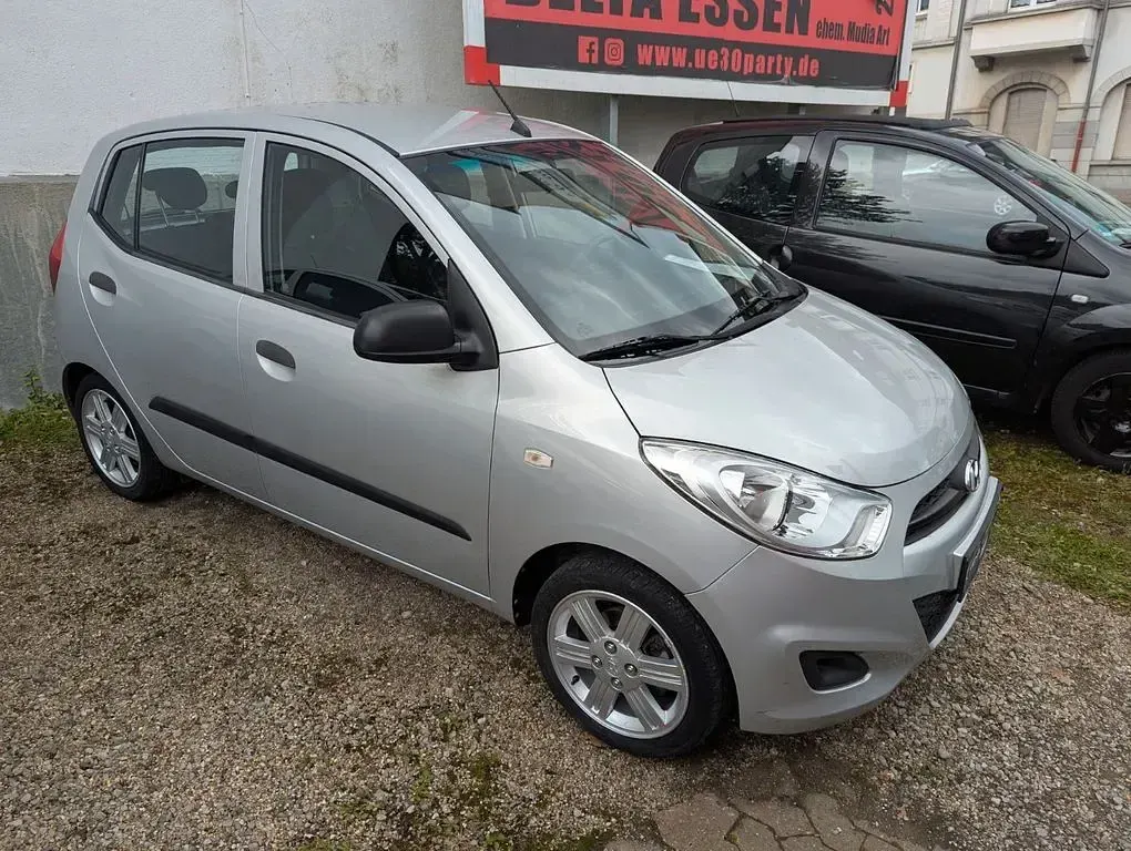 Gebraucht Hyundai i10 Edition 69 PS (50 kW) 2013 Silber Kleinwagen