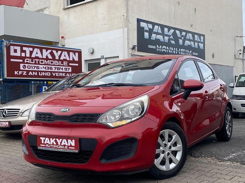 Rot Gebraucht 2014 Kia Rio Attract Kleinwagen | 4.499 € (Fairer Preis) - Bild 1/4