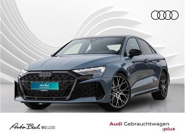 Grau (kemoragrau metallic) Gebraucht 2025 Audi RS3 Ambiente Kleinwagen | 68.441 € (Guter Preis) - Bild 1/4