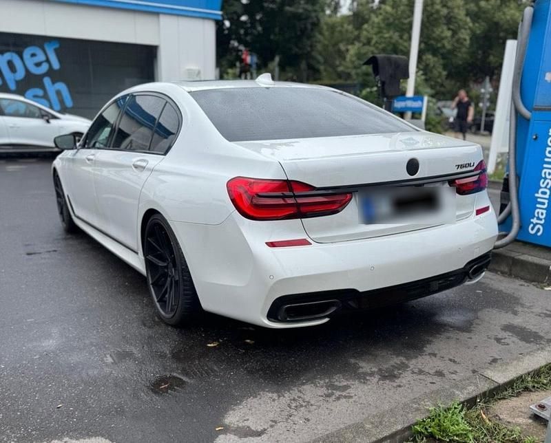 Weiß Gebraucht 2018 BMW 750L M Performance Limousine | 33.000 € - Bild 1/4