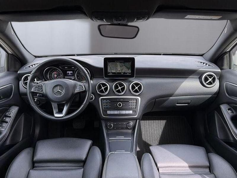 Gebraucht Mercedes A180 122 PS (89 kW) 2016 Weiß Limousine