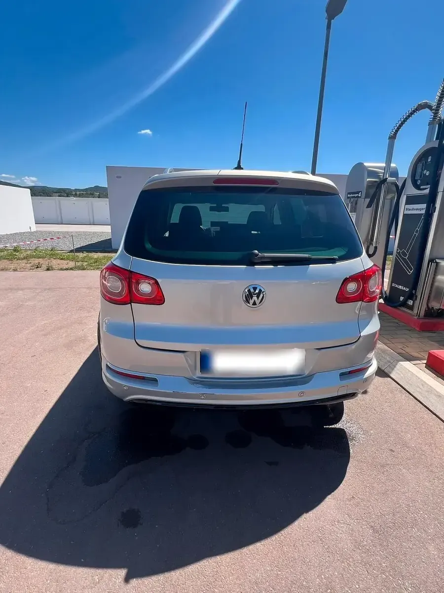 Gebraucht VW Tiguan 140 PS (102 kW) 2010 Gold SUV