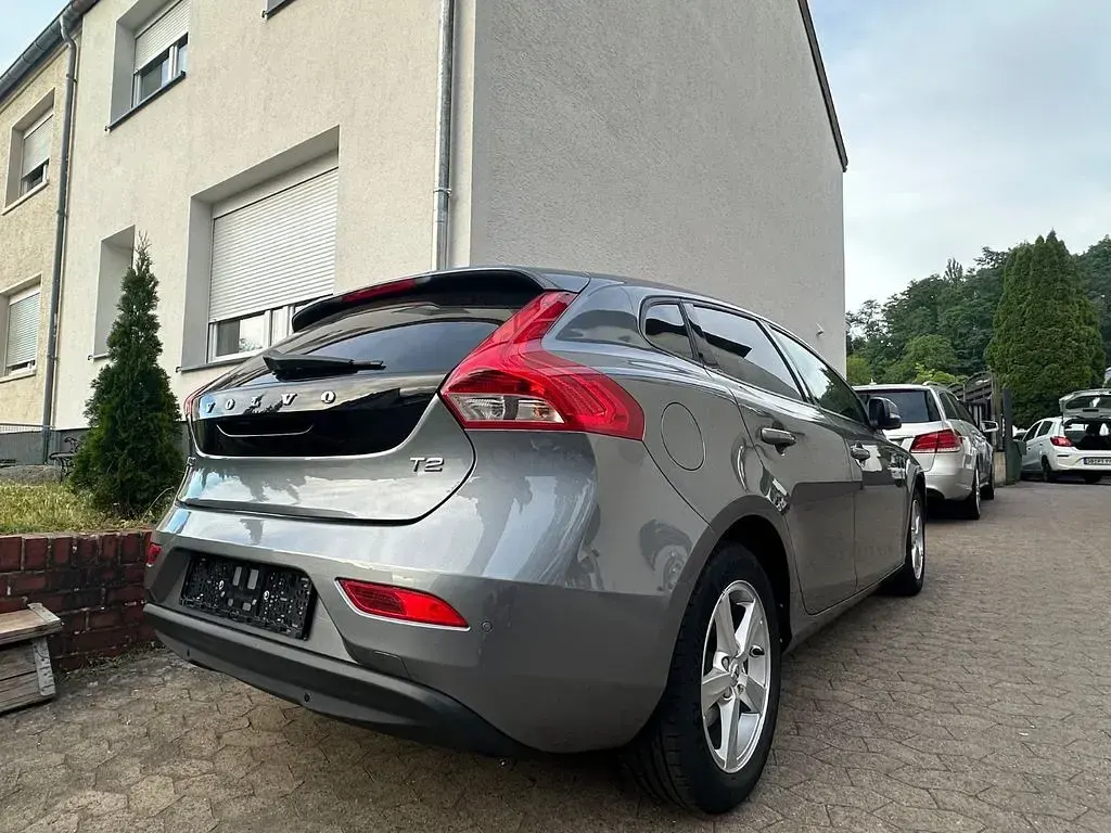 Gebraucht Volvo V40 Kinetic 122 PS (89 kW) 2017 Grau Limousine