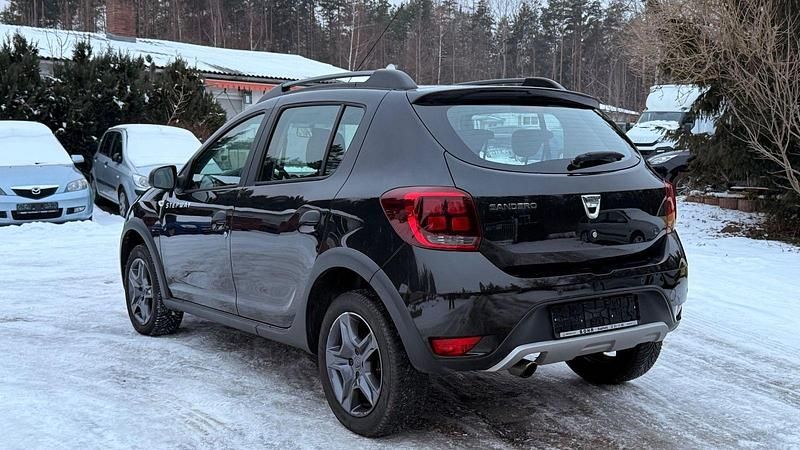 Gebraucht Dacia Sandero Celebration 90 PS (66 kW) 2017 Schwarz Kleinwagen