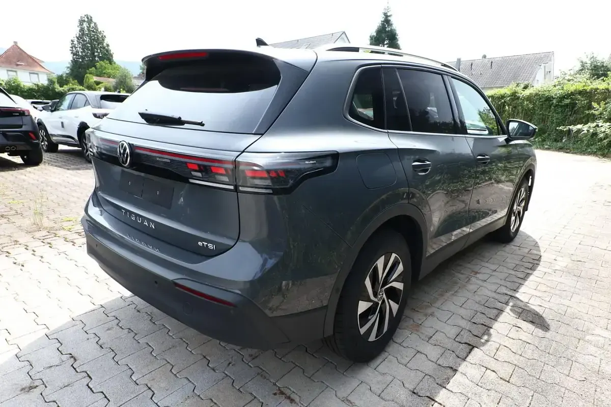 Neu VW Tiguan IQ Drive 131 PS (96 kW) 2026 Delfingrau metallic SUV