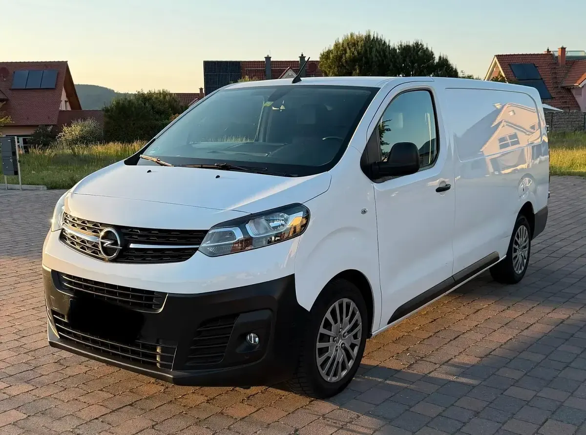 Gebraucht Opel Vivaro 122 PS (89 kW) 2021 Weiß Van / Kleinbus