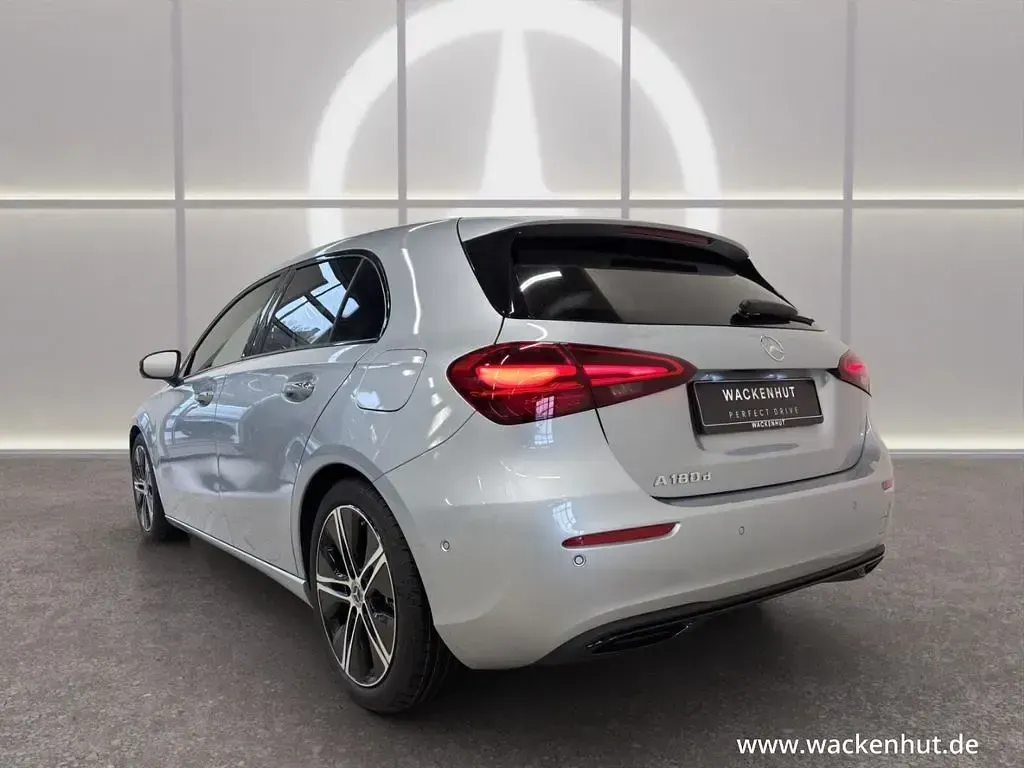 Gebraucht Mercedes A180 Advanced Plus 116 PS (85 kW) 2026 Silber Limousine