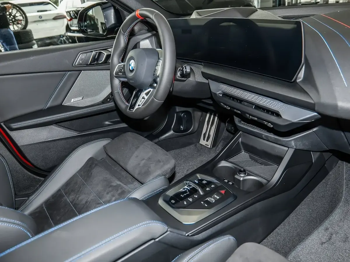 Neu BMW M135 M Sport 300 PS (220 kW) 2026 Rot Kleinwagen
